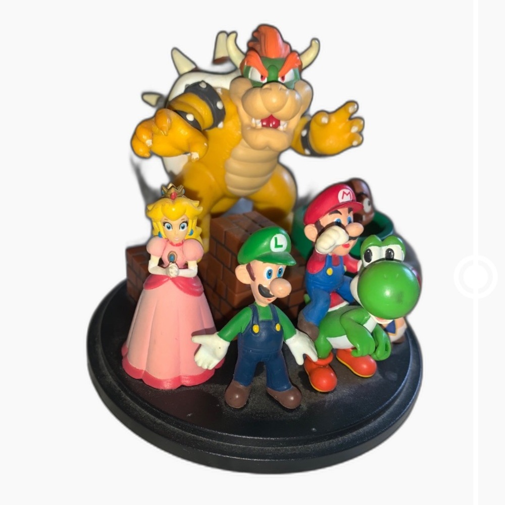 2010 Nintendo Europe Super Mario Bros Club Promo Platinum Rewards Statue